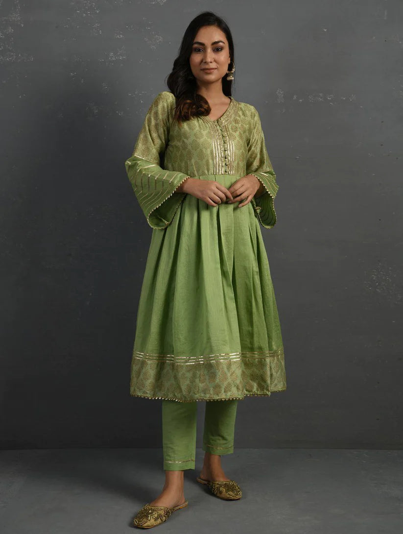 Women's Green Block Printed Handwoven Chanderi Kurta With Pants (Set of 2) By Room9 The Popup Store