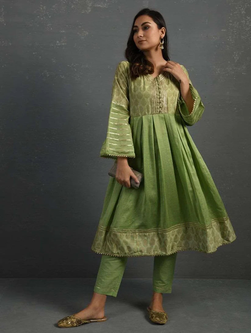 Women's Green Block Printed Handwoven Chanderi Kurta With Pants (Set of 2) By Room9 The Popup Store