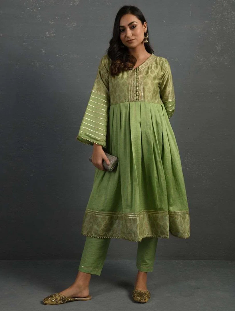 Women's Green Block Printed Handwoven Chanderi Kurta With Pants (Set of 2) By Room9 The Popup Store